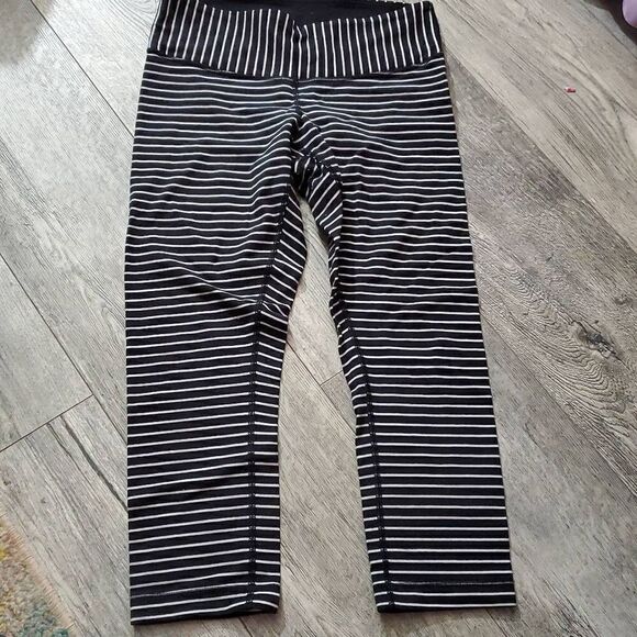 Lululemon Women's Wunder Under Crop‎ Black White Parallel Stripe Legging Size 6 - Picture 2 of 6